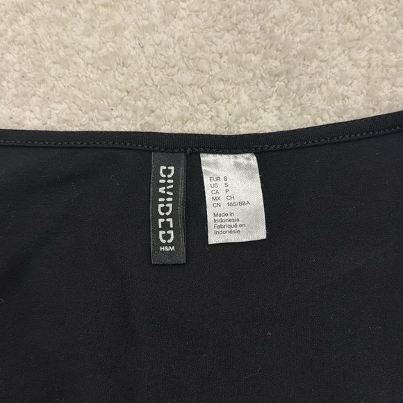 H&M - Crop Top - Black (size small) - Picture 3 of 6